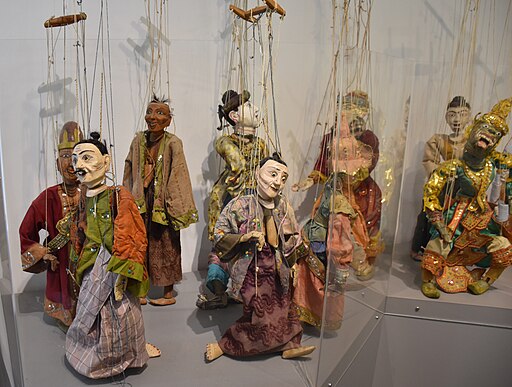 Tournai -Maison de la marionnette - Marionnette à fils indonésiennes (Ilustration du texte Maya)